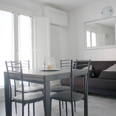 Sky Loft Airport - Modern Apt 1St Floor Apartment Болоня Екстериор снимка