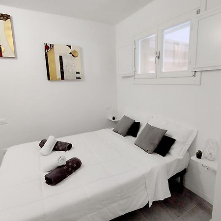 Sky Loft Airport - Modern Apt 1St Floor Apartment Болоня Екстериор снимка