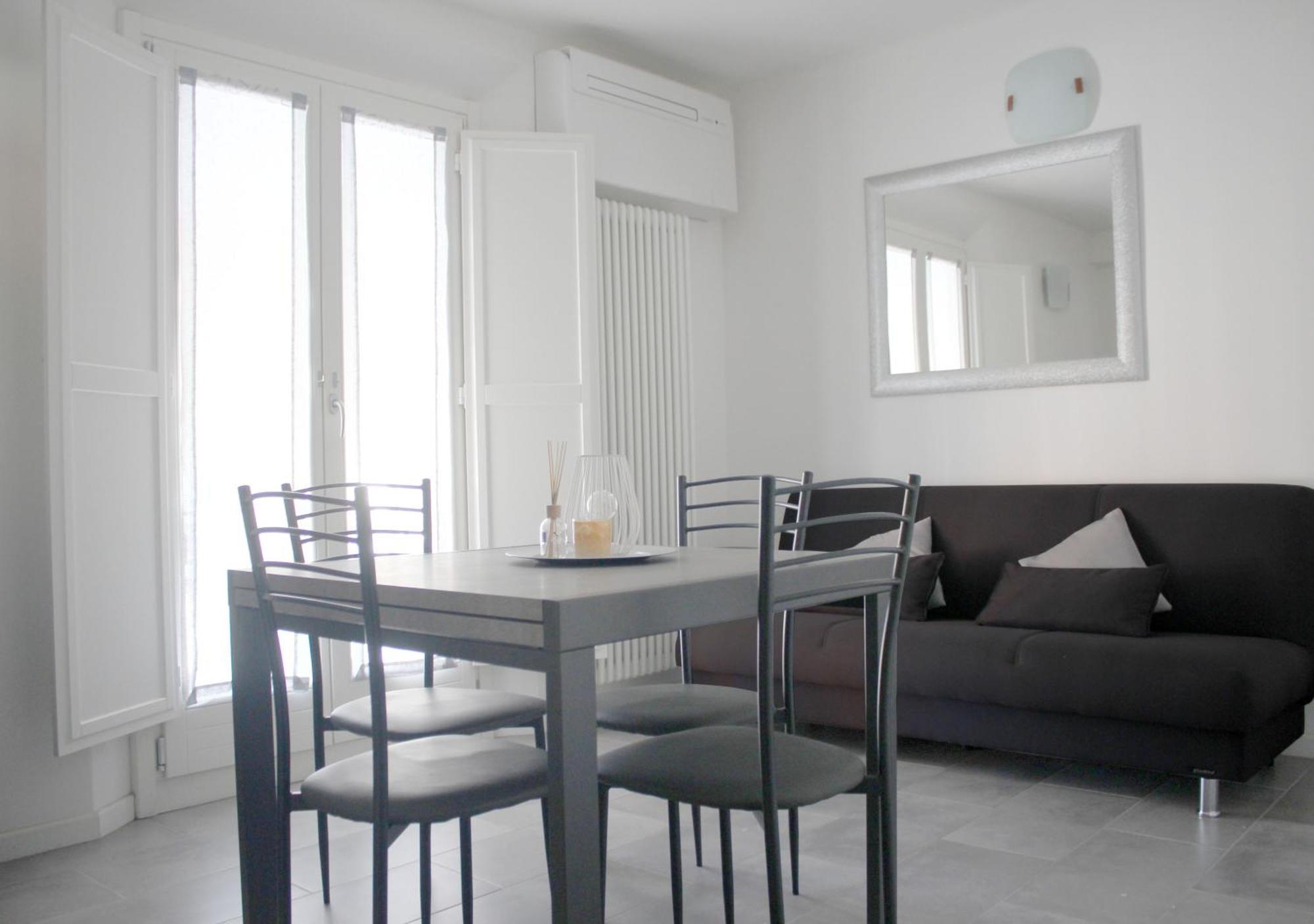 Sky Loft Airport - Modern Apt 1St Floor Apartment Болоня Екстериор снимка