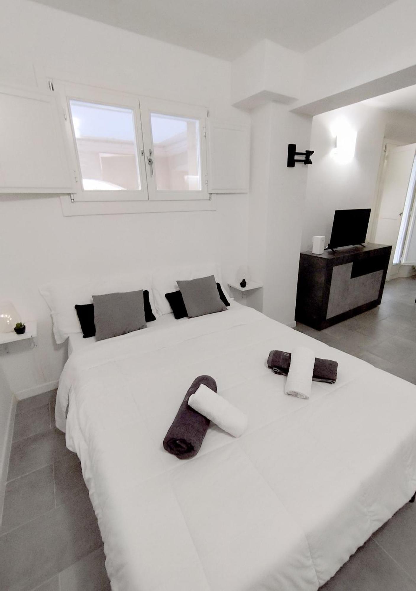 Sky Loft Airport - Modern Apt 1St Floor Apartment Болоня Екстериор снимка