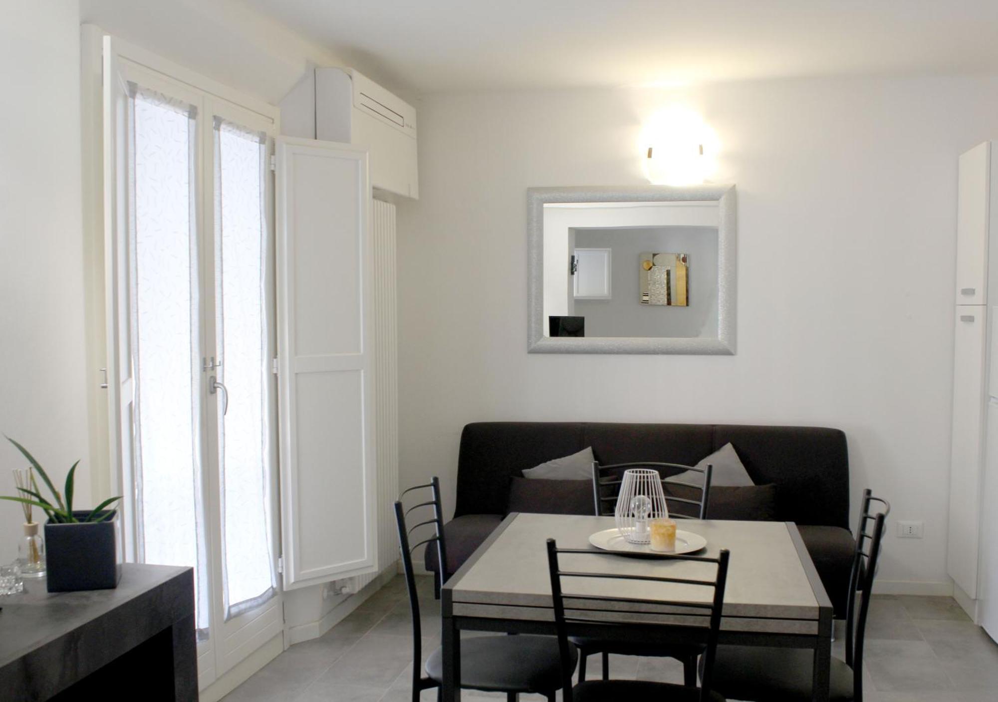 Sky Loft Airport - Modern Apt 1St Floor Apartment Болоня Екстериор снимка